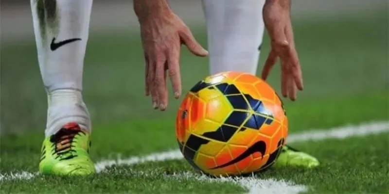 Các yếu tố ảnh hưởng đến cách chơi phạt góc